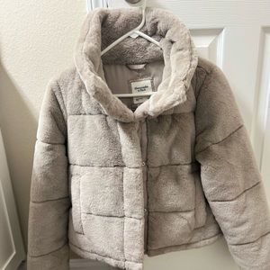 Abercrombie & Fitch Mini Puffer Faux Fur